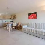 Guesthost - Il Poggio Nest With Garden And Parking Апартаменты