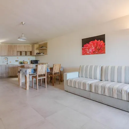 Guesthost - Il Poggio Nest With Garden And Parking Apartment