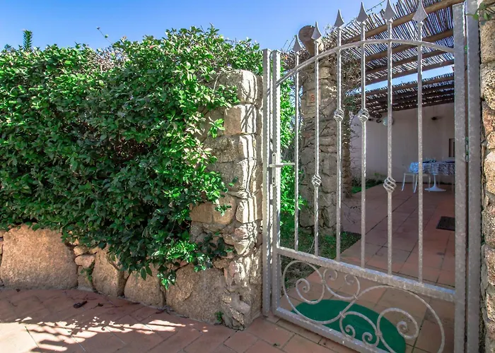 Guesthost - Il Poggio Nest With Garden And Parking Porto Cervo