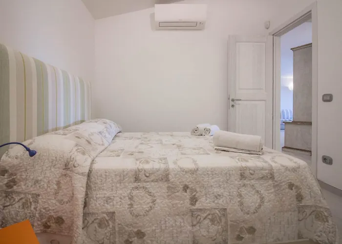 Guesthost - Il Poggio Nest With Garden And Parking *