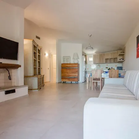 Guesthost - Il Poggio Nest With Garden And Parking * פורטו צ'רבו