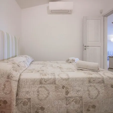 Guesthost - Il Poggio Nest With Garden And Parking *